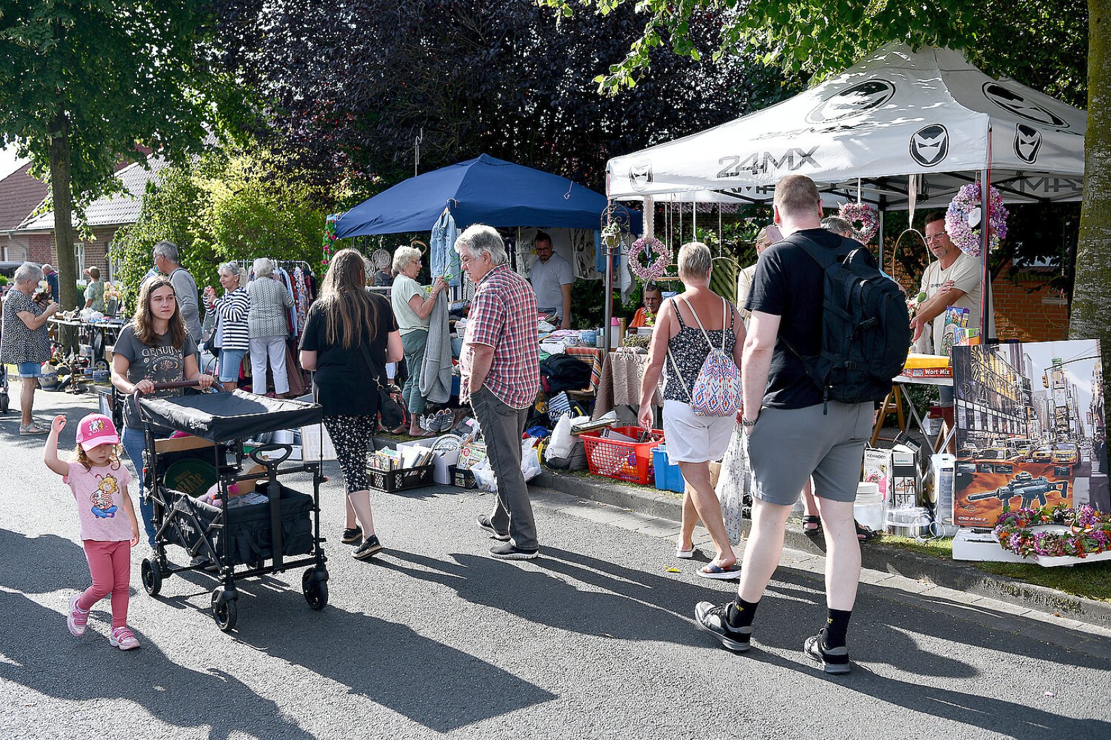 Jannburger Weg in Wiesmoor wurde zur Flohmarktmeile - Bild 34