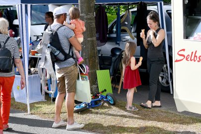 Jannburger Weg in Wiesmoor wurde zur Flohmarktmeile - Bild 38