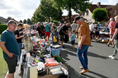 Jannburger Weg in Wiesmoor wurde zur Flohmarktmeile - Bild 41