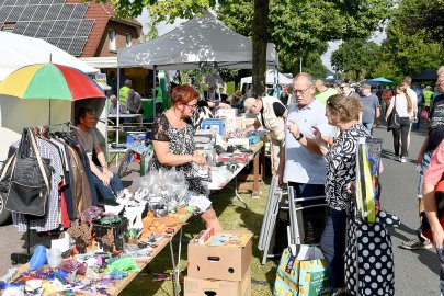 Jannburger Weg in Wiesmoor wurde zur Flohmarktmeile - Bild 48