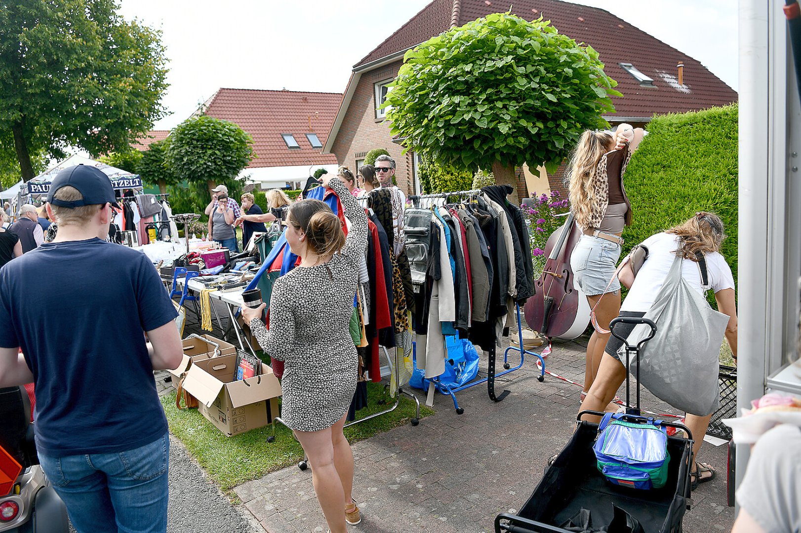 Jannburger Weg in Wiesmoor wurde zur Flohmarktmeile - Bild 53