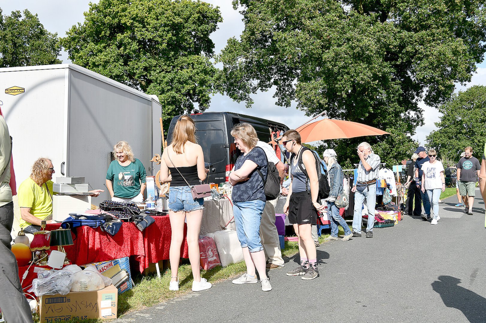 Jannburger Weg in Wiesmoor wurde zur Flohmarktmeile - Bild 56