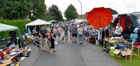 Jannburger Weg in Wiesmoor wurde zur Flohmarktmeile - Bild 58