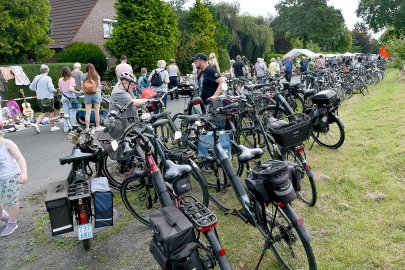 Jannburger Weg in Wiesmoor wurde zur Flohmarktmeile - Bild 60