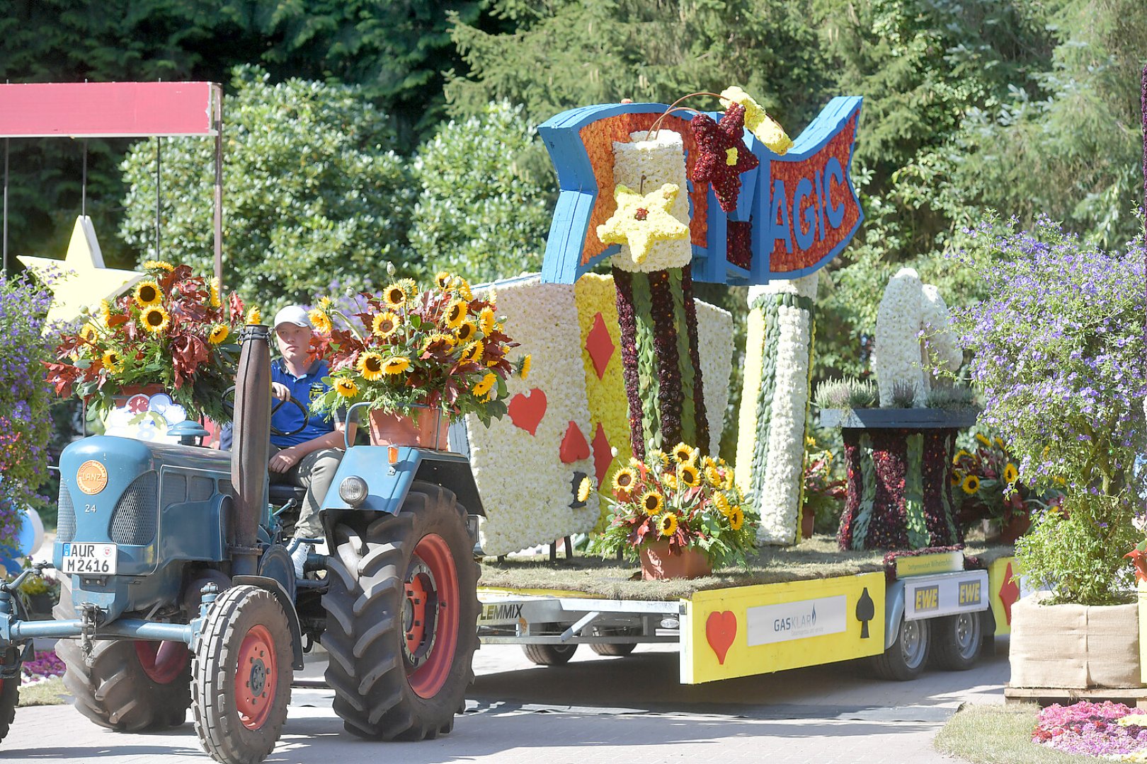 Wahl des Königshauses beim Blütenfest - Bild 56