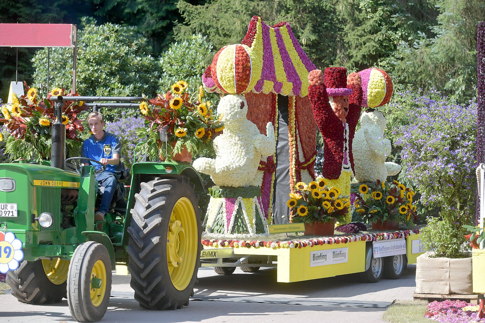 Wahl des Königshauses beim Blütenfest - Bild 58