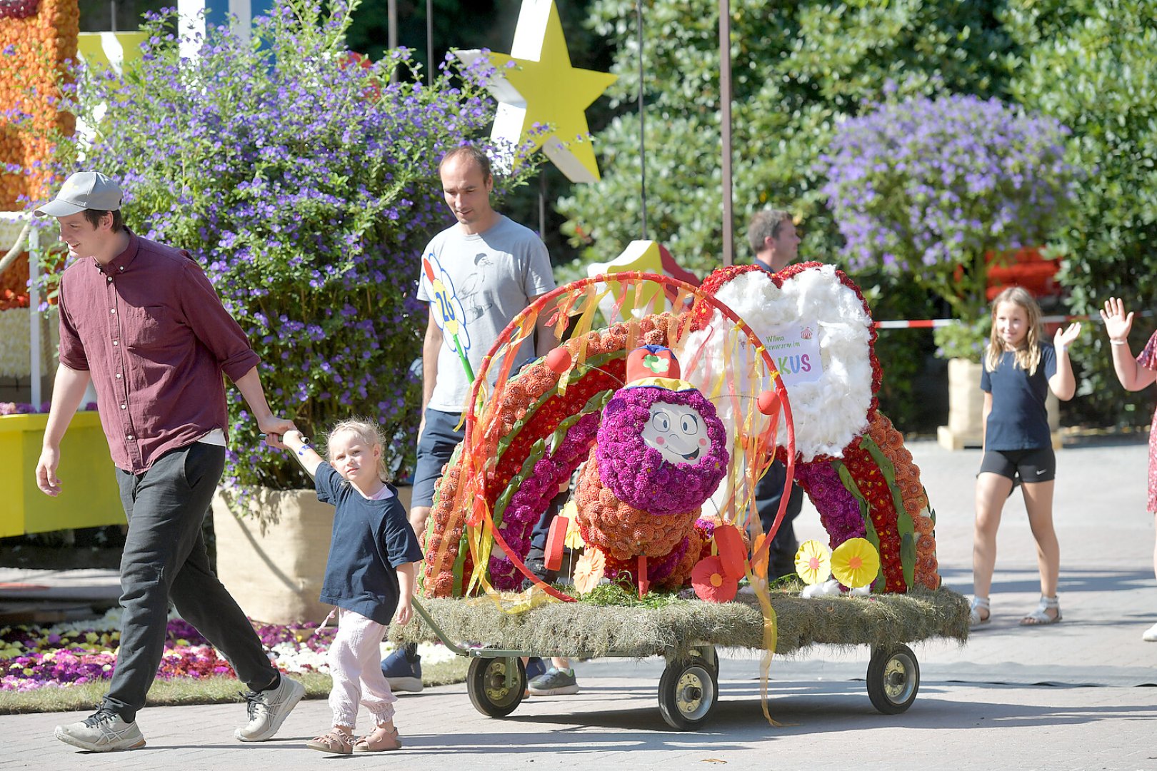 Wahl des Königshauses beim Blütenfest - Bild 63