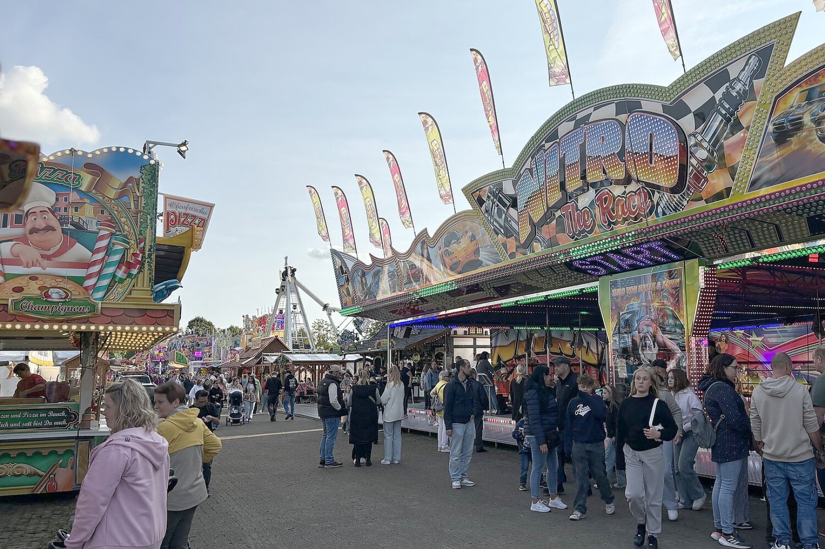 Eindrücke vom Emder Schützenfest  - Bild 16