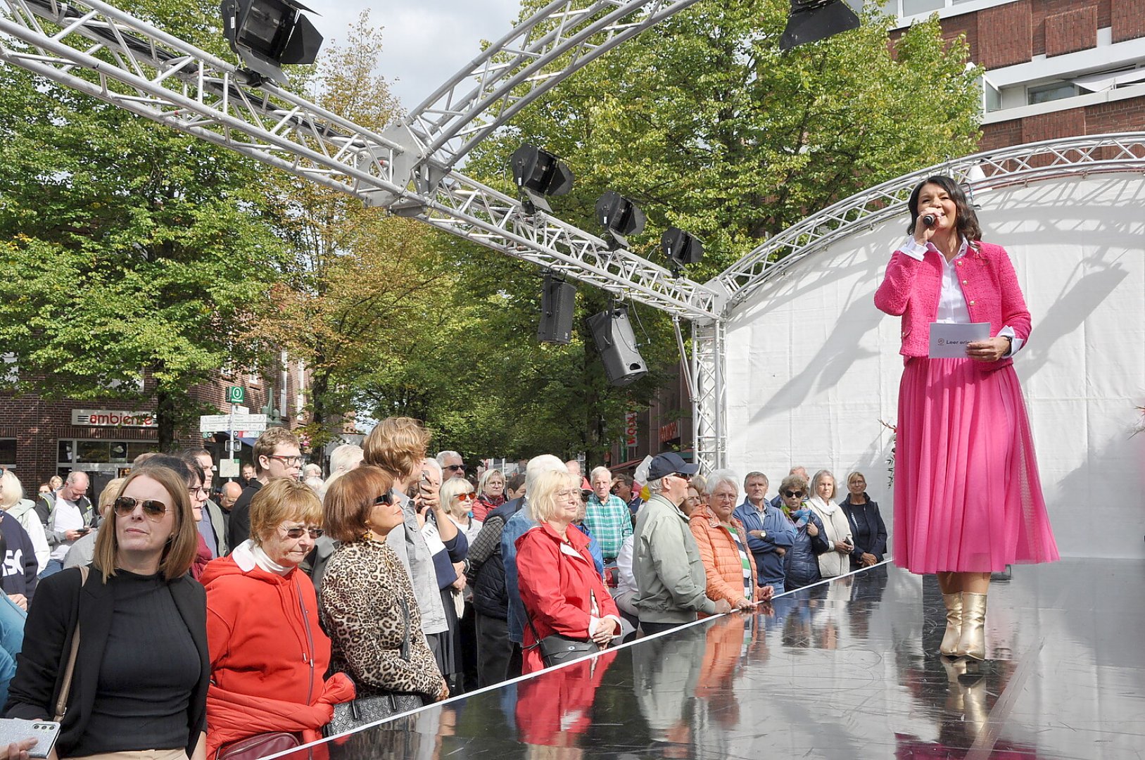 Modenacht und Trödelmarkt in Leer - Bild 11