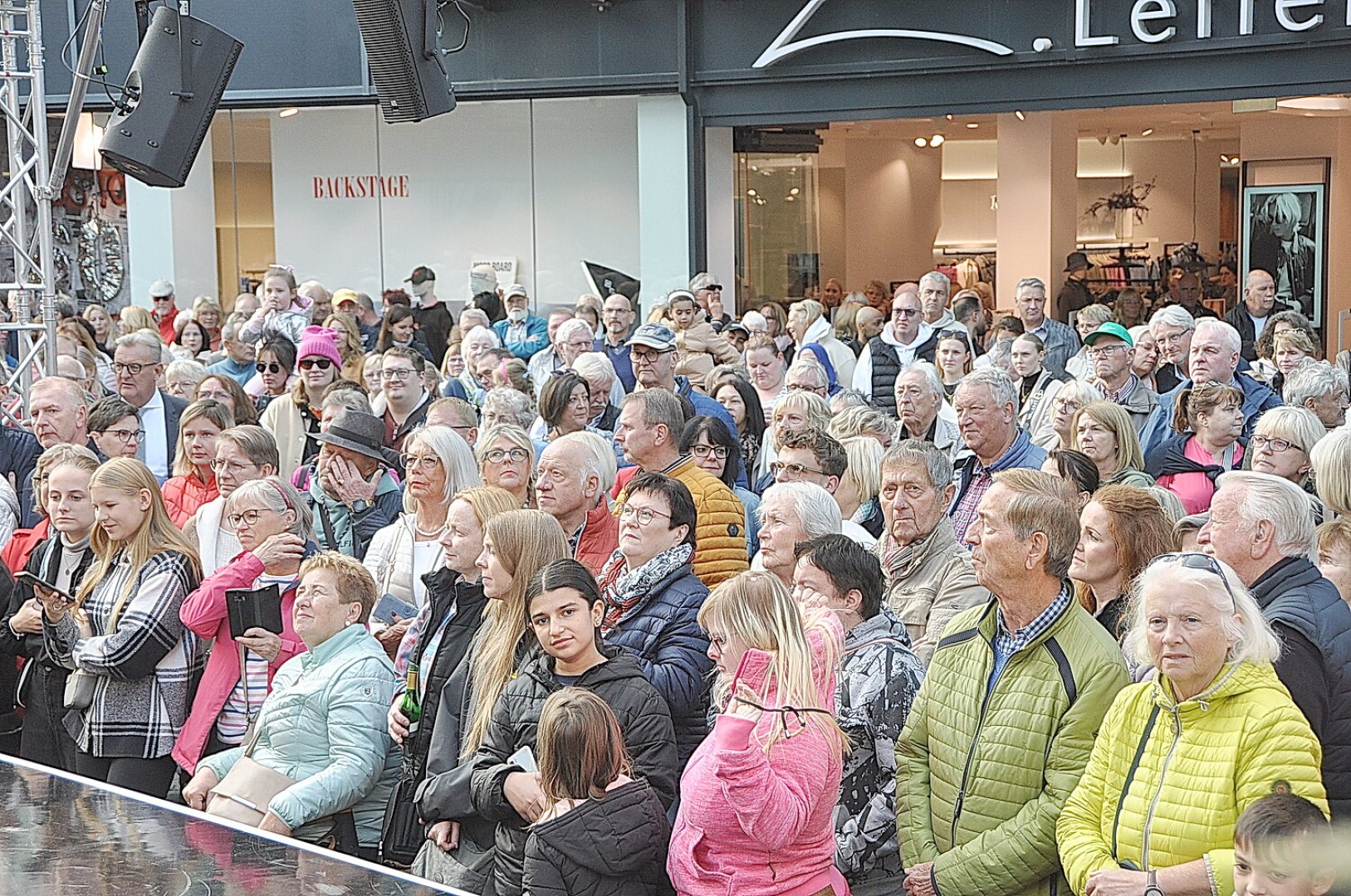 Modenacht und Trödelmarkt in Leer - Bild 22