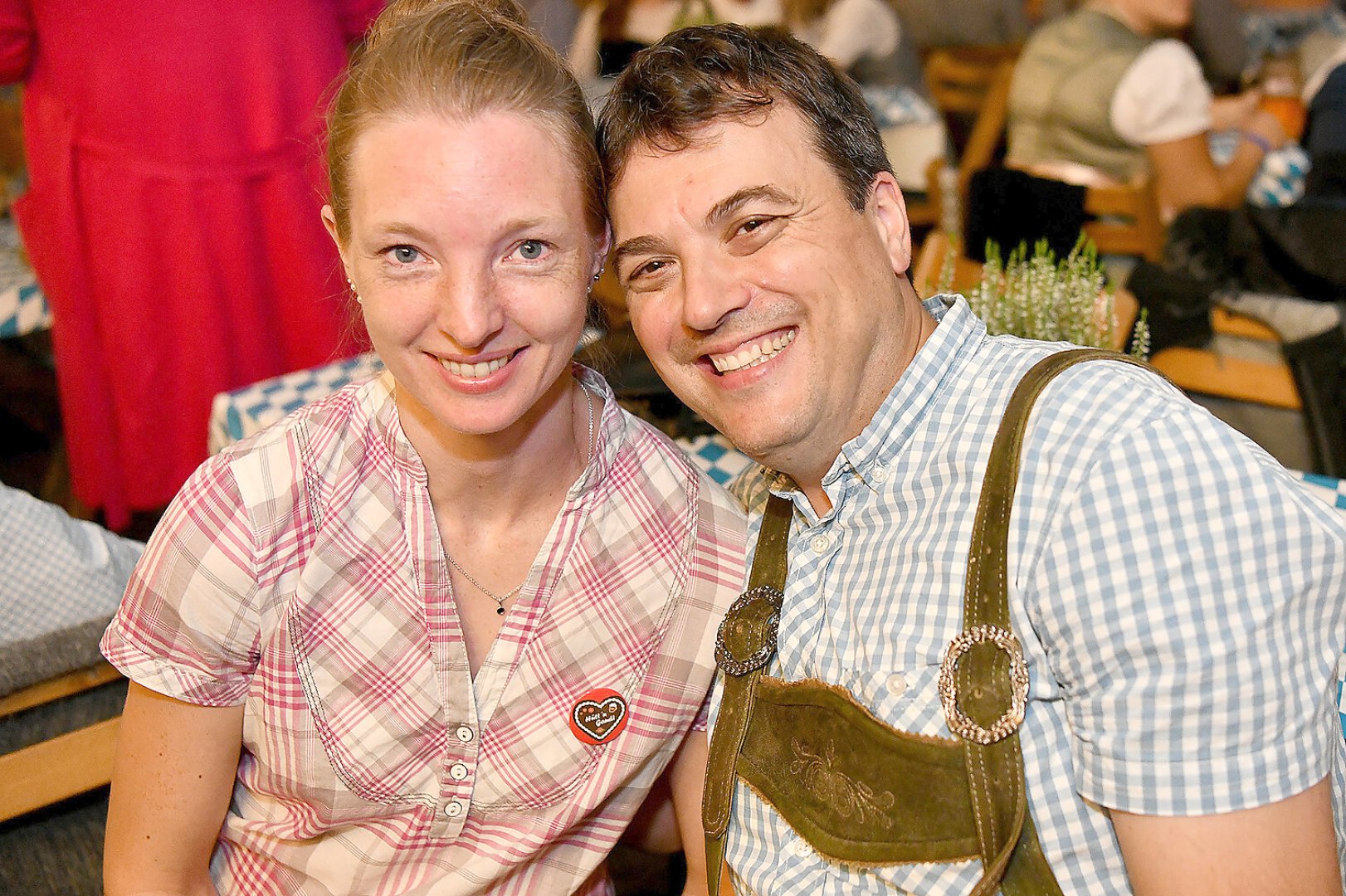 Stimmung bei Oktoberfest in Holtland steigt - Bild 65