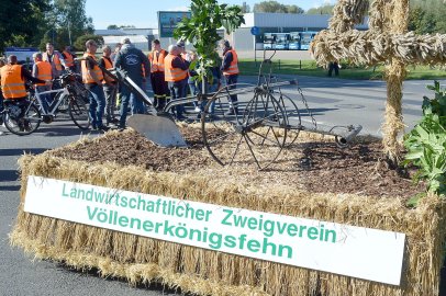 79 Wagen bei Ernteumzug in Völlenerkönigsfehn - Bild 28