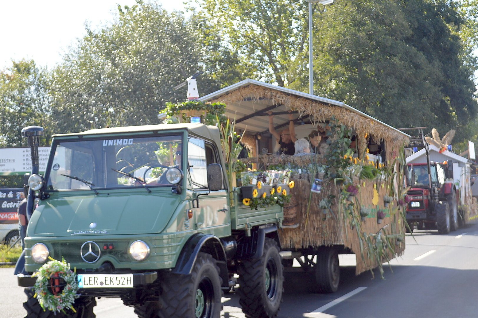 79 Wagen bei Ernteumzug in Völlenerkönigsfehn - Bild 51