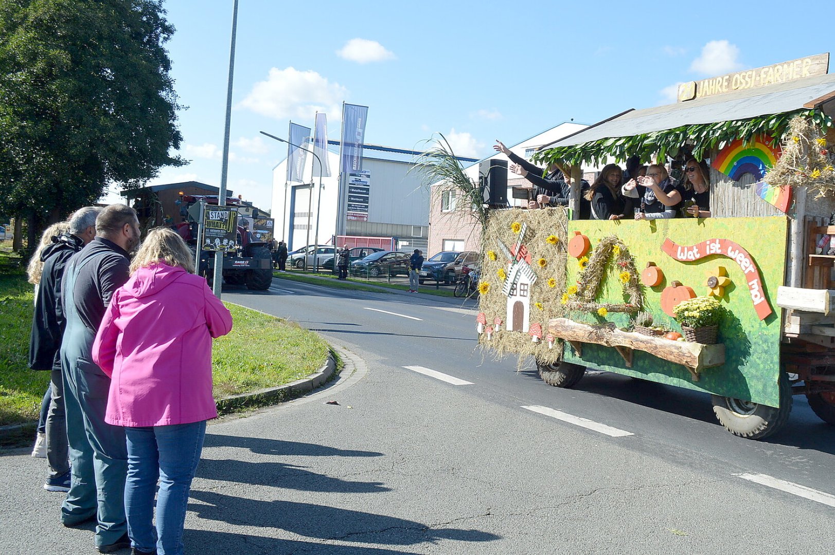 79 Wagen bei Ernteumzug in Völlenerkönigsfehn - Bild 72