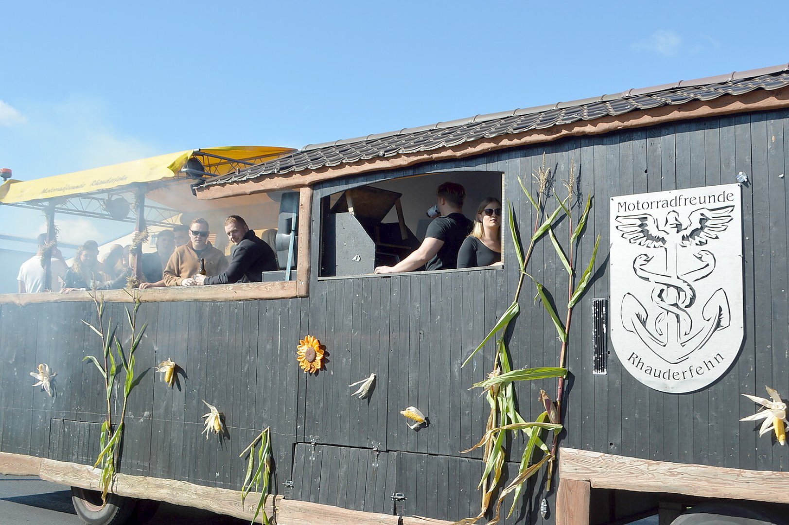 79 Wagen bei Ernteumzug in Völlenerkönigsfehn - Bild 77