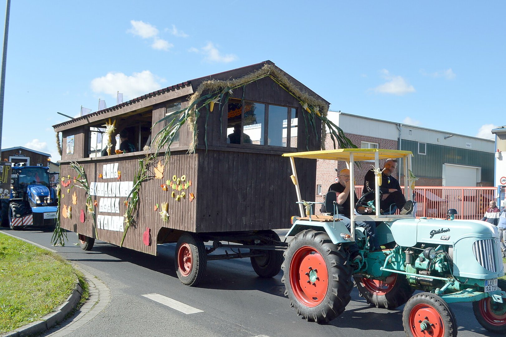 79 Wagen bei Ernteumzug in Völlenerkönigsfehn - Bild 89