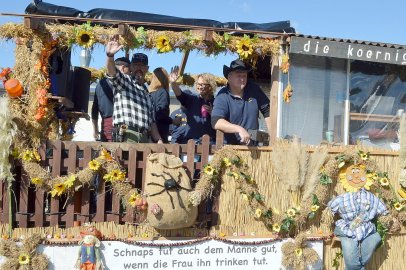 79 Wagen bei Ernteumzug in Völlenerkönigsfehn - Bild 103