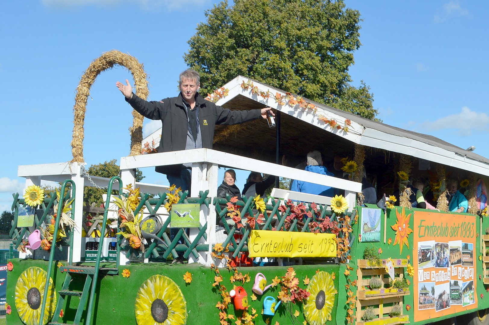 79 Wagen bei Ernteumzug in Völlenerkönigsfehn - Bild 148