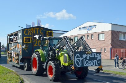 79 Wagen bei Ernteumzug in Völlenerkönigsfehn - Bild 151