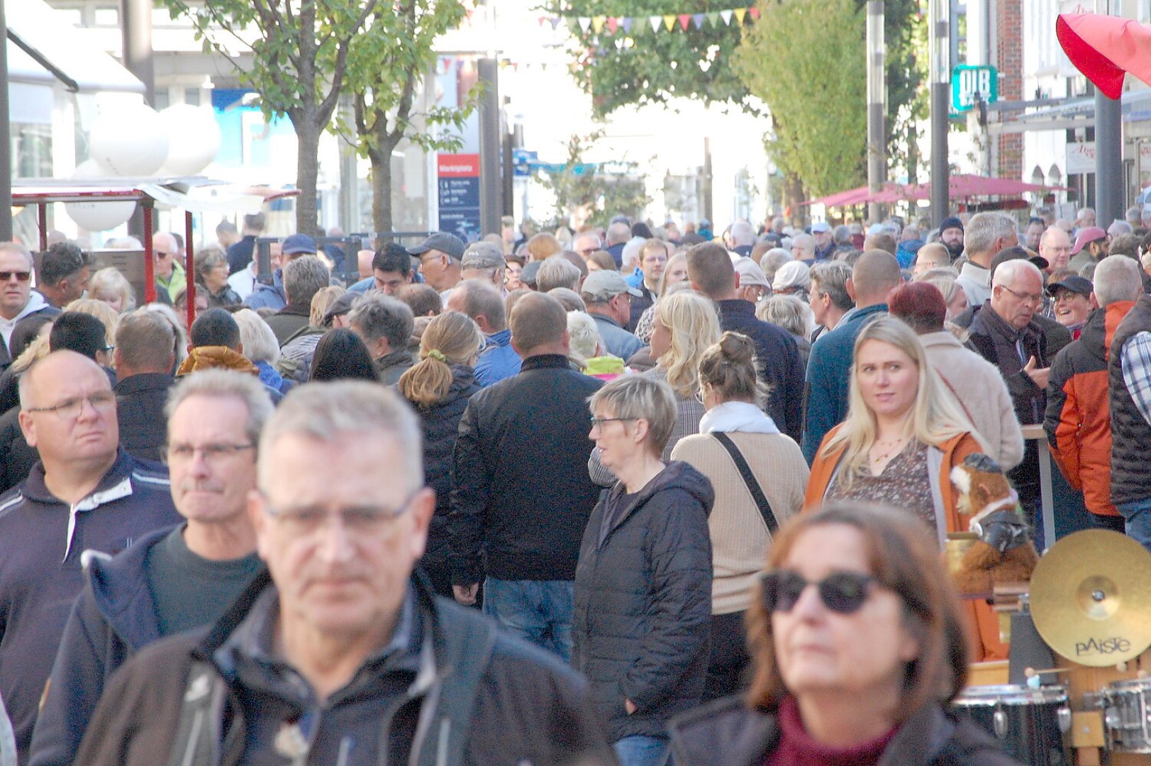 Auricher Heidemarkt lockt mit Traumwetter - Bild 1