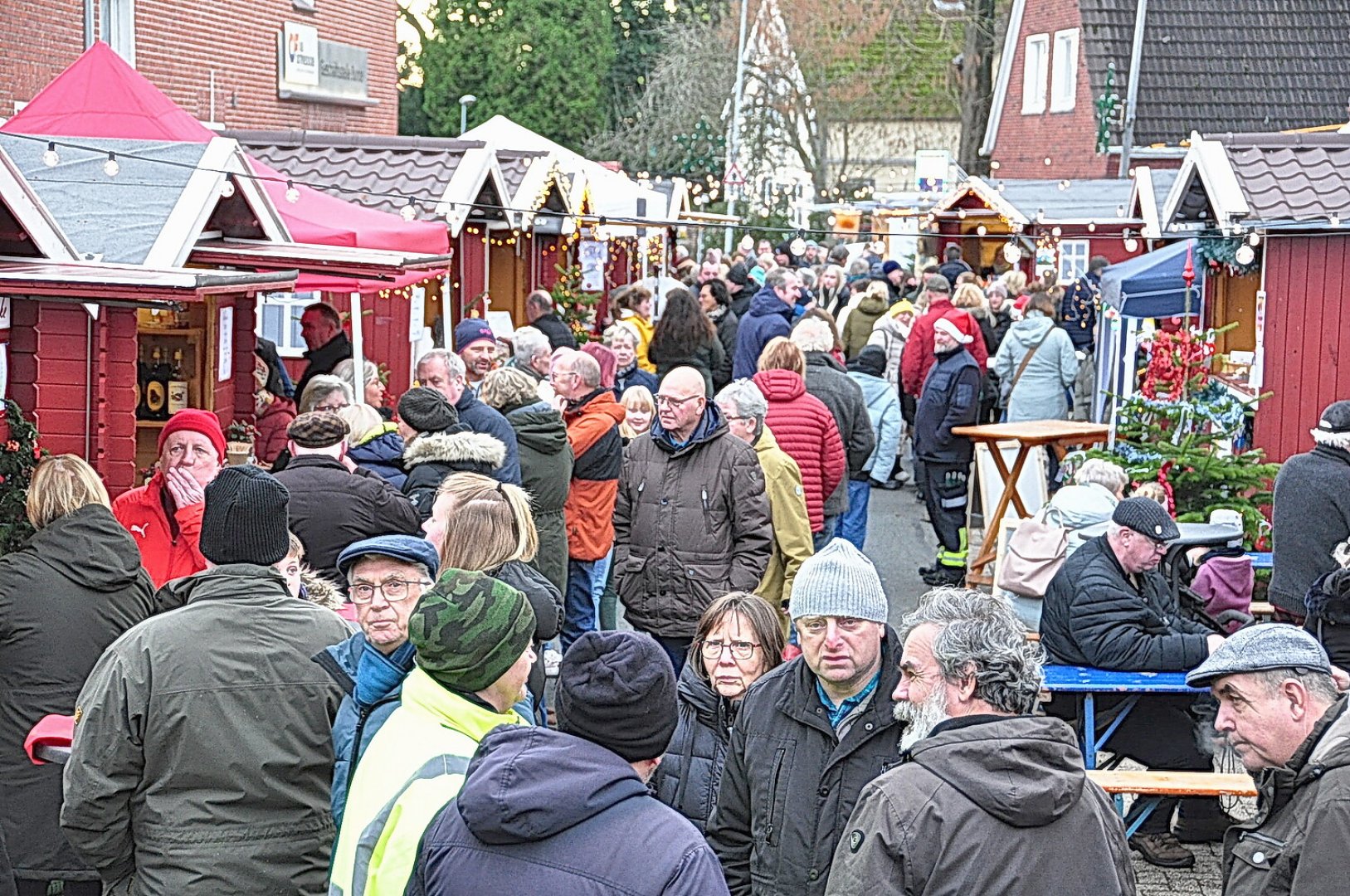 Der Weihnachtsmarkt in Bunde - Bild 1