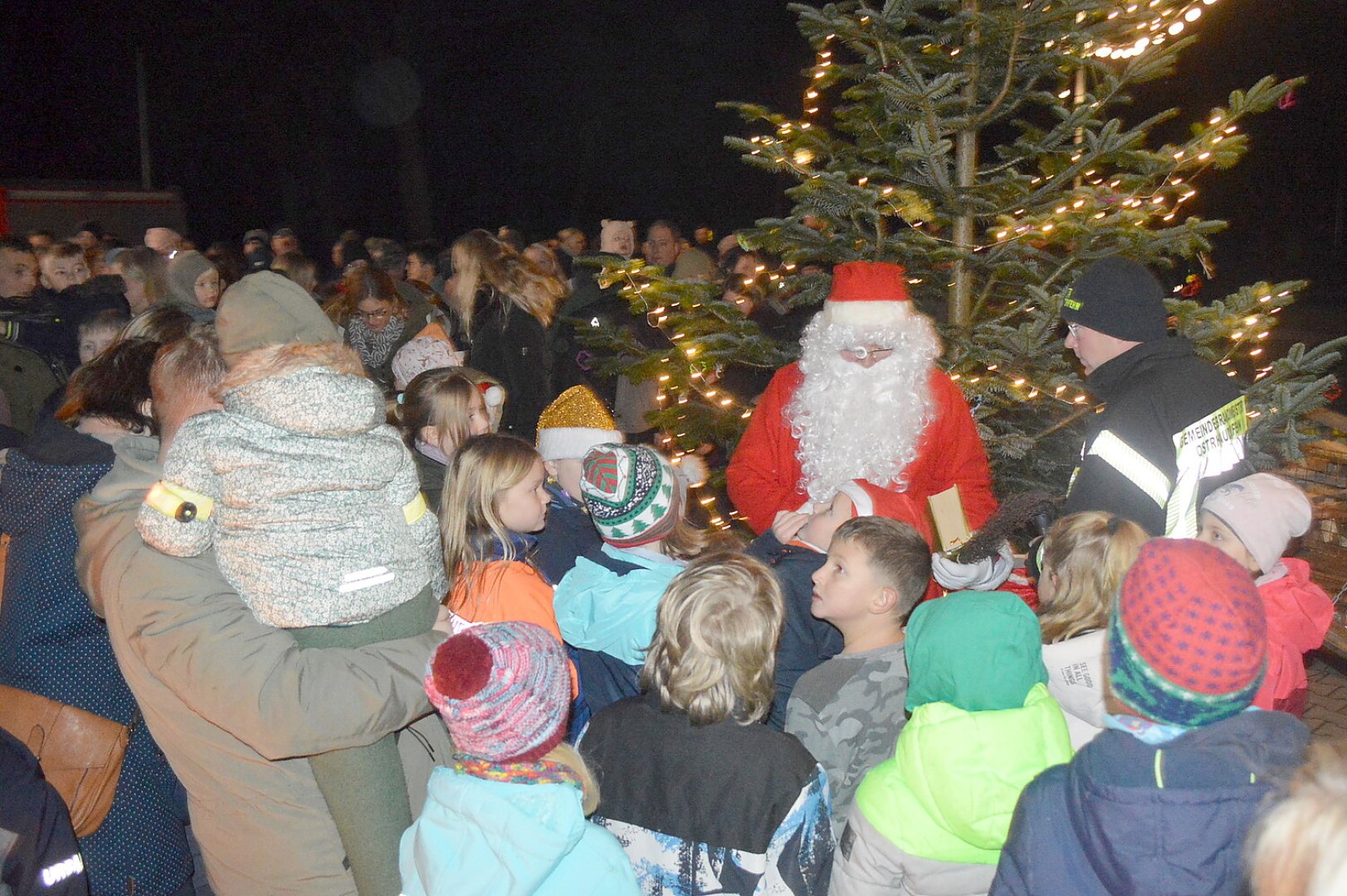 Weihnachtsmarkt-Premiere in Holterfehn war ein voller Erfolg - Bild 1