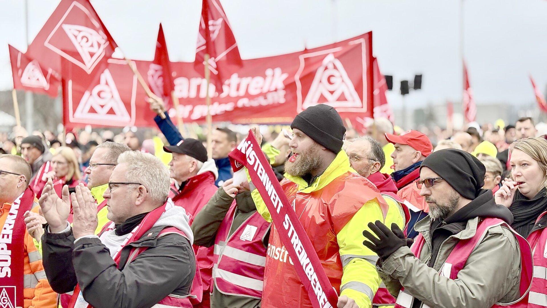 Warnstreik bei VW in Emden - Bild 1