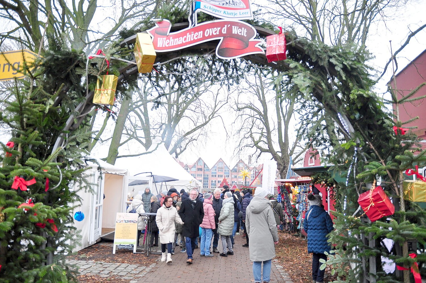 Wiehnachtsmarkt achter d' Waag in Leer - Bild 1