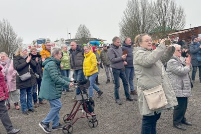 Erfolgreicher Weihnachtsmarkt in Ostrhauderfehn - Bild 2