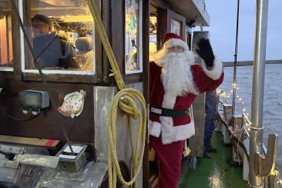 Weihnachtsmann nimmt Kurs auf Greetsiel - Bild 3