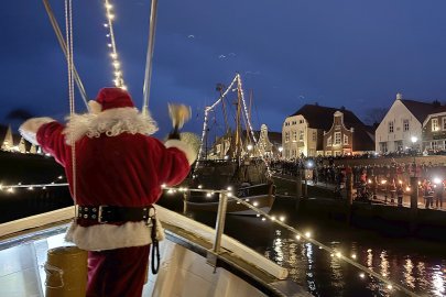 Weihnachtsmann nimmt Kurs auf Greetsiel - Bild 9