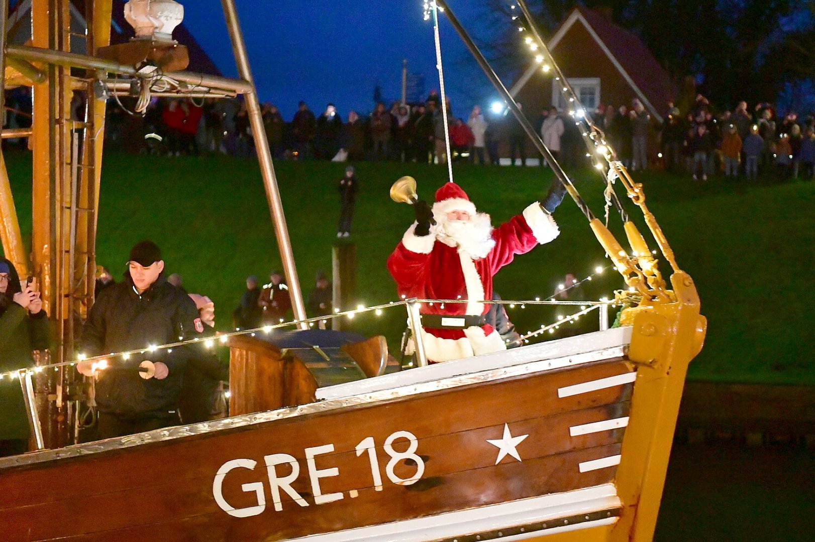 Weihnachtsmann nimmt Kurs auf Greetsiel - Bild 11