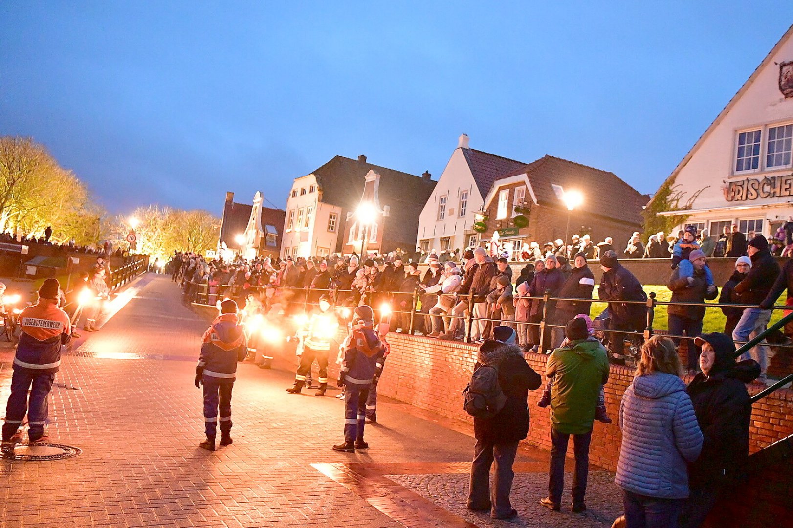 Weihnachtsmann nimmt Kurs auf Greetsiel - Bild 12