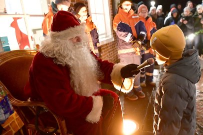 Weihnachtsmann nimmt Kurs auf Greetsiel - Bild 14