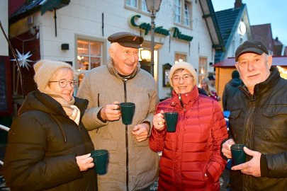 Weihnachtsmann nimmt Kurs auf Greetsiel - Bild 19