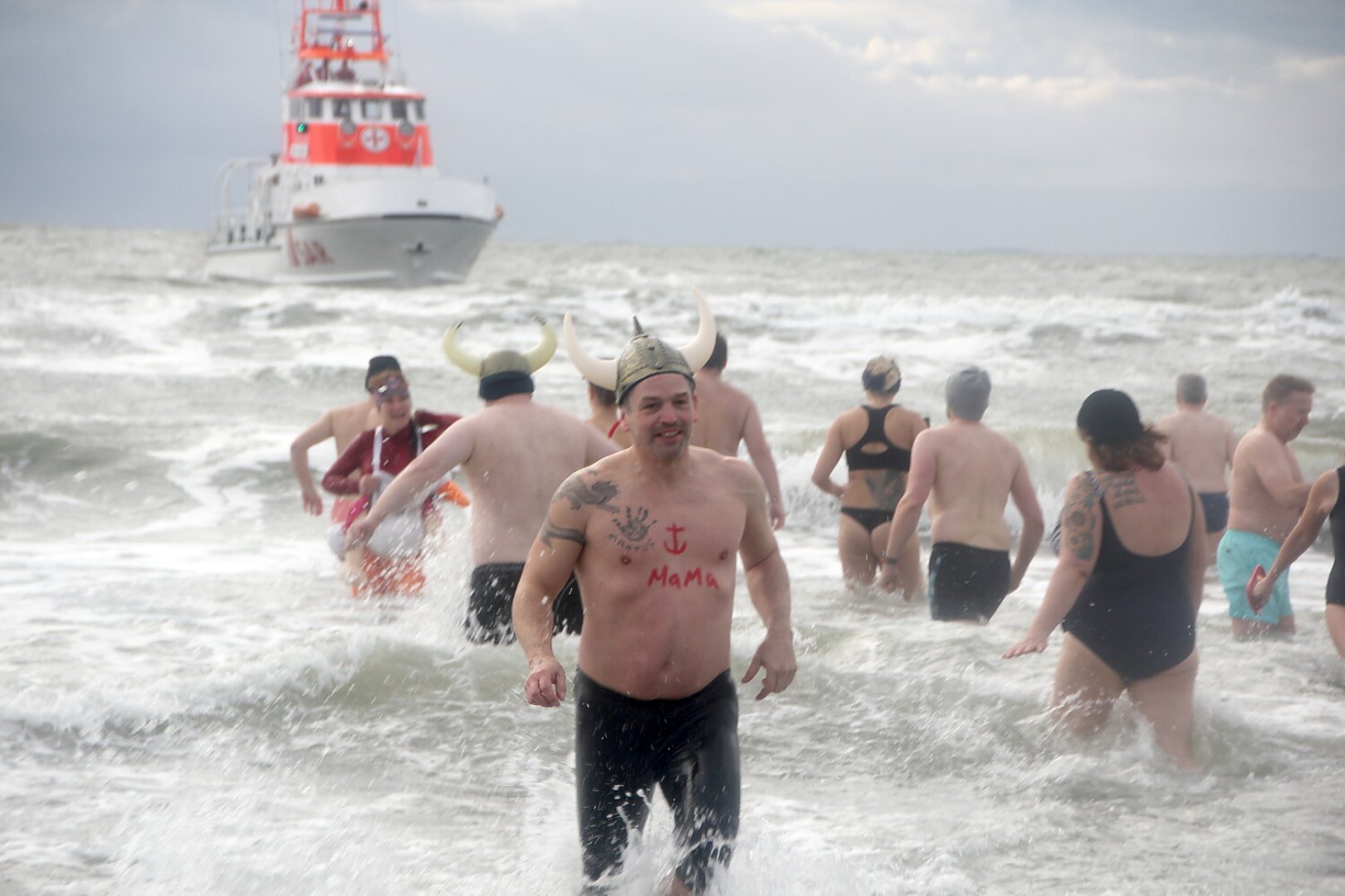 Verschobenes Neujahrsbaden auf Borkum - Bild 9