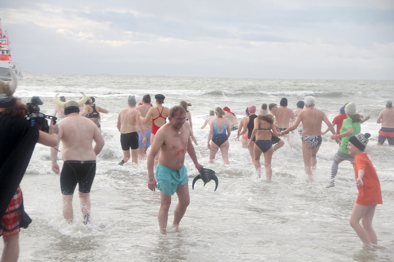 Verschobenes Neujahrsbaden auf Borkum - Bild 22