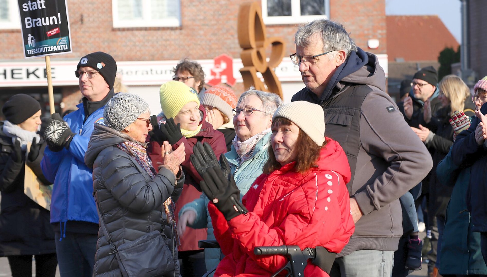 Kundgebung Wiesmoor bleibt bunt  - Bild 2