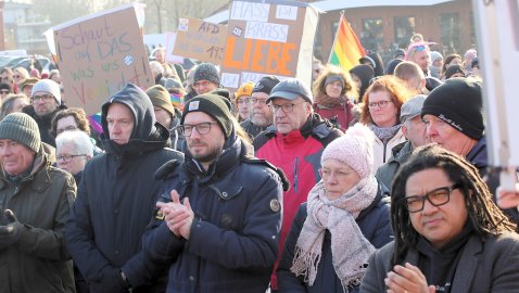 Kundgebung Wiesmoor bleibt bunt  - Bild 15