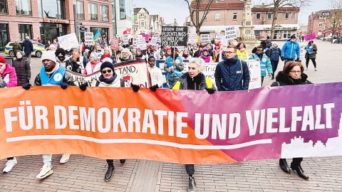 Mehr als 1500 Menschen bei Demonstration in Leer - Bild 6