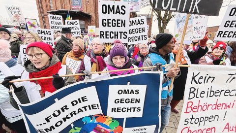 Mehr als 1500 Menschen bei Demonstration in Leer - Bild 44