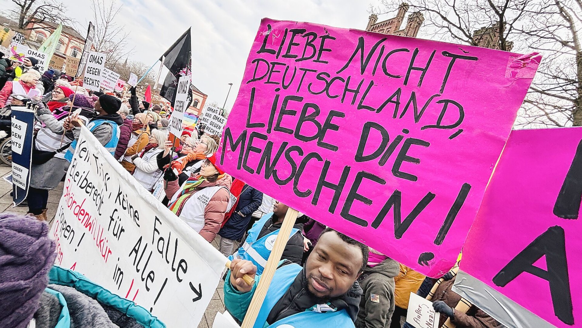 Mehr als 1500 Menschen bei Demonstration in Leer - Bild 45