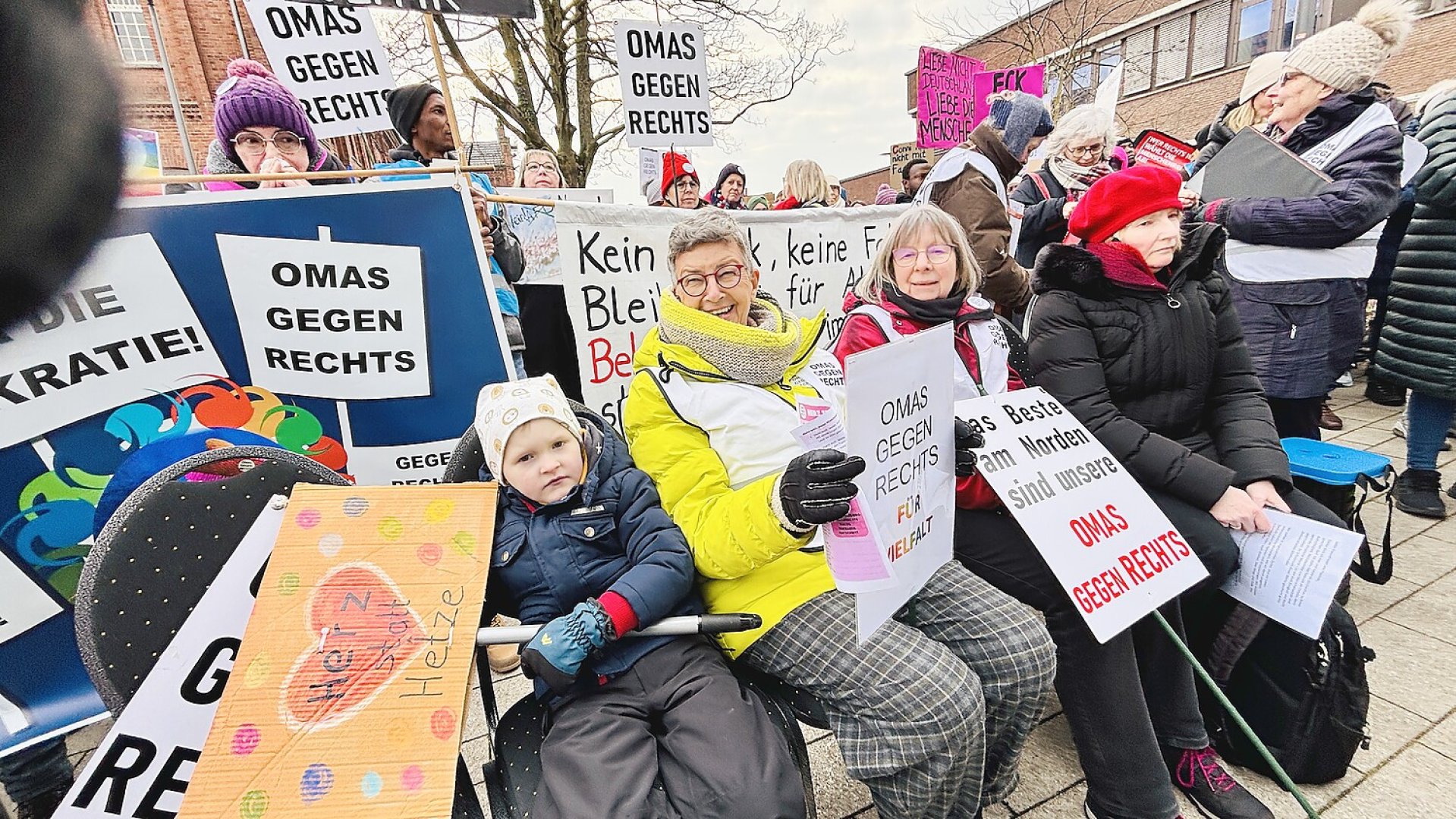 Mehr als 1500 Menschen bei Demonstration in Leer - Bild 46