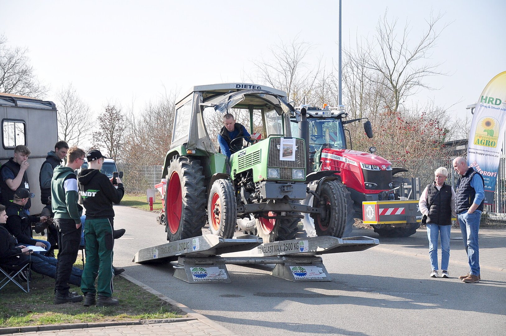 Fotos von der Gewerbeschau Rheiderland - Bild 13