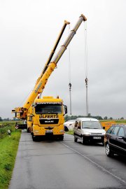 Bus nach Unglück aus Graben geborgen - Bild 3