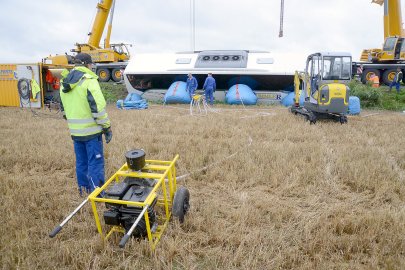 Bus nach Unglück aus Graben geborgen - Bild 4