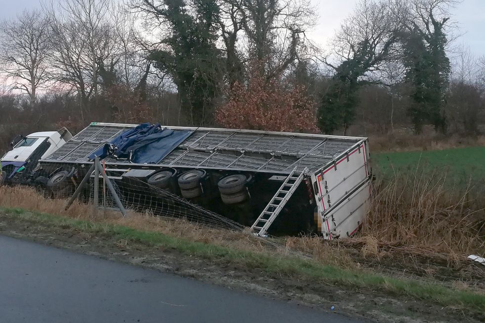 Die Autobahn 28 war in Richtung Leer gesperrt. Bild: Polizei