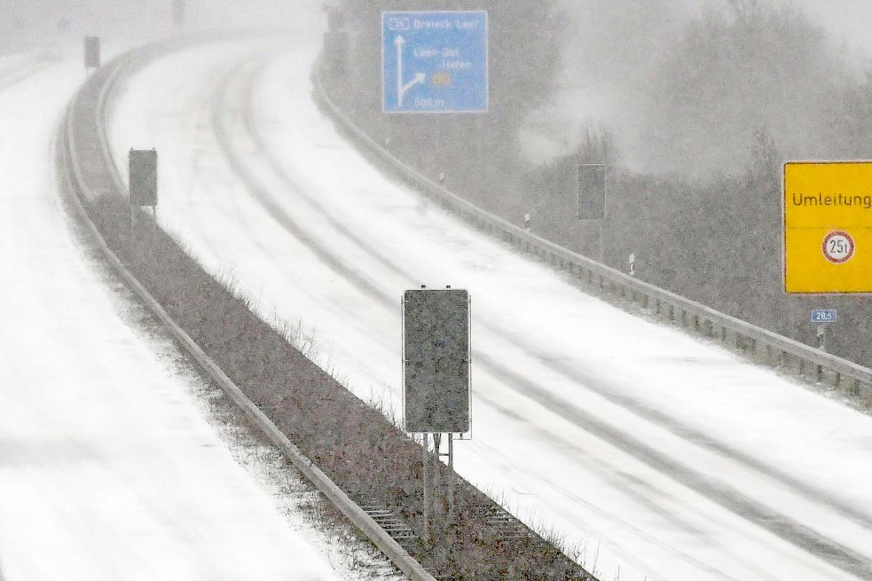 Auch auf den Autobahnen lag am Nachmittag der Schnee. Bild: Ortgies