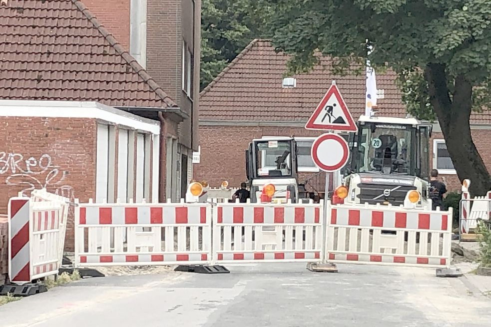 Die Straße „An der Berufsschule“ wird saniert. Die Arbeiten sollen Mitte September abgeschlossen sein. Foto: Harms