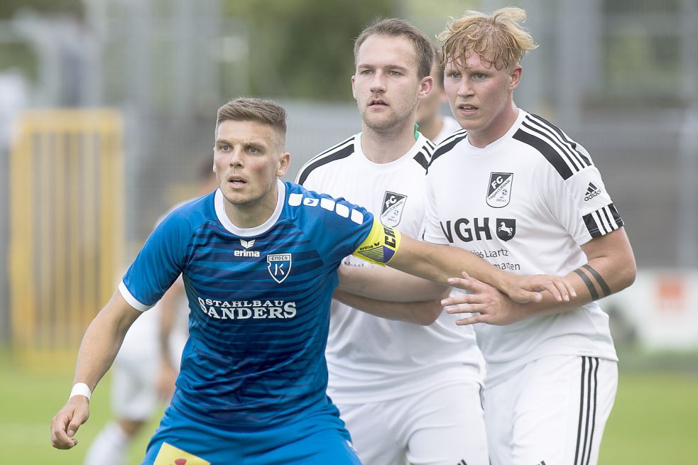 Volle Konzentration, voller Ehrgeiz: Bastian Dassel führt Kickers Emden als Kapitän zum Erfolg. Foto: Doden